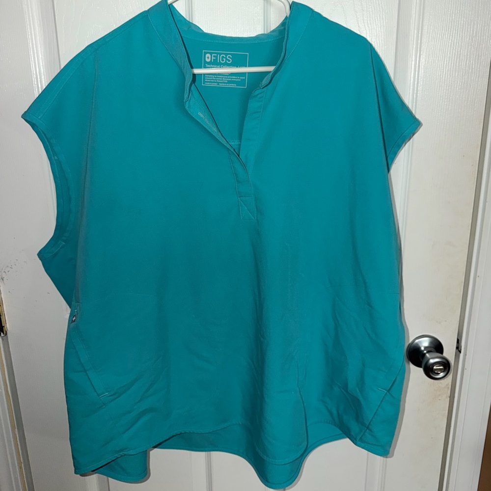 Figs Women's Rafaela Top in Oasis PLUS SIZE